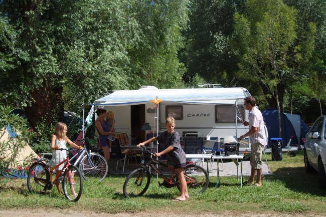 Camping Paradis Parc Bellevue Cannes Les Campings En France Campings Online